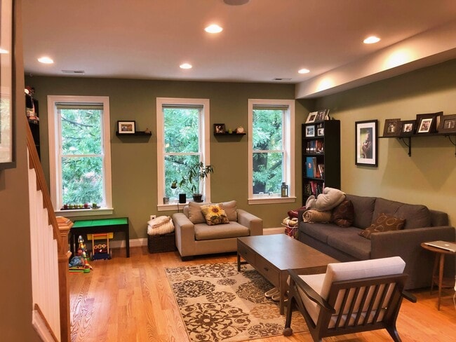 Photo - 907 Webster St NW