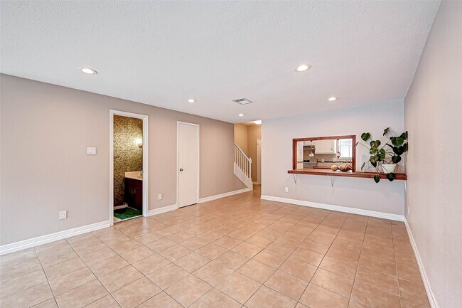 Photo - 2232 S Piney Point Rd Unit 103