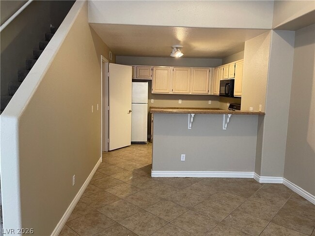 Building Photo - 5125 W Reno Ave Unit 2012