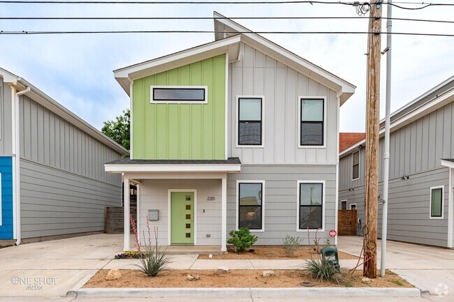 Building Photo - 220 Pecan St Rental