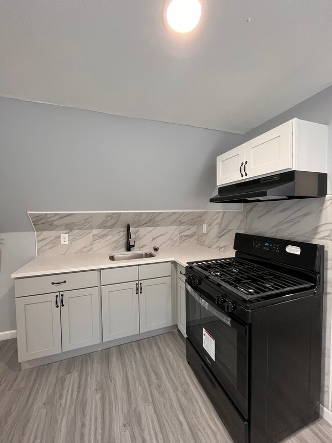 Building Photo - 130 Wade St Unit 3