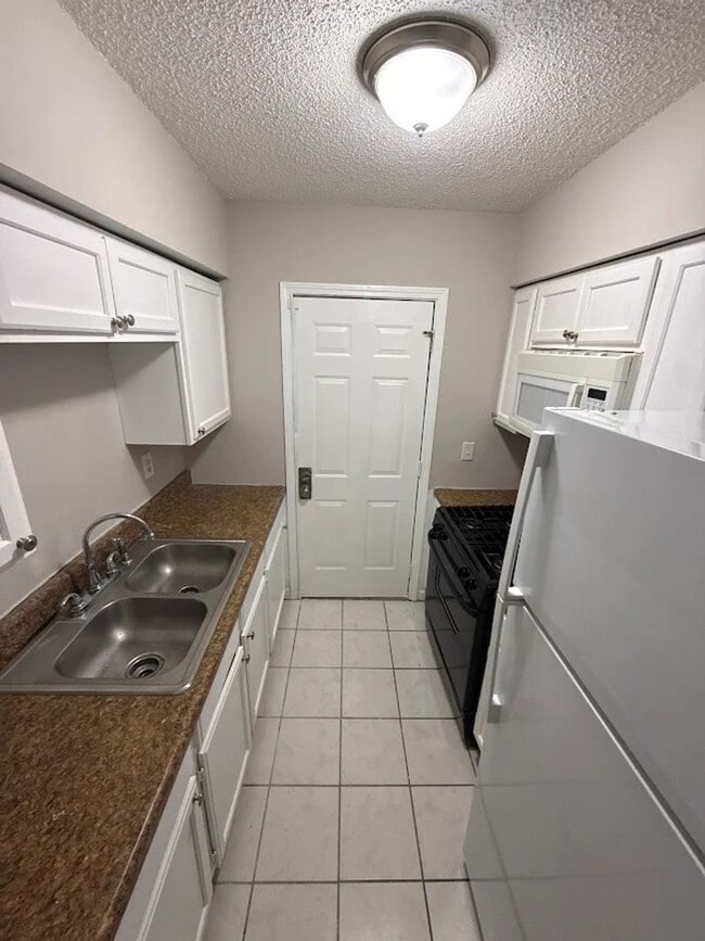 Photo - 230 Rosser St SW Unit A