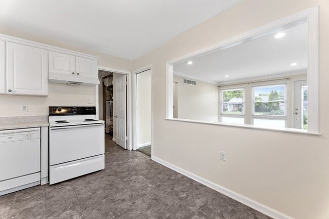 Photo - 18085 Hinton St