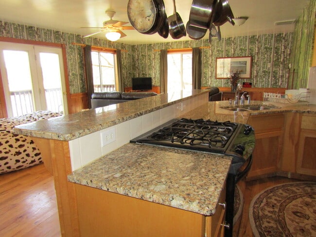 Photo - 285 Warfield Rd