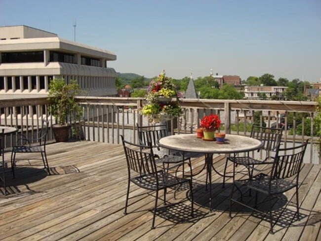 Photo - BERKLEY APARTMENTS