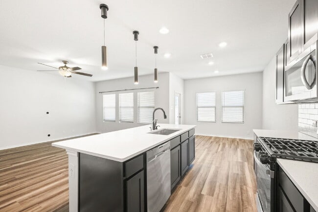 Building Photo - "Charming 3-Bed, 2-Bath Oasis with 1,753 S...