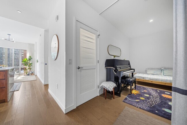 Building Photo - 75 Park Ln S Unit 607