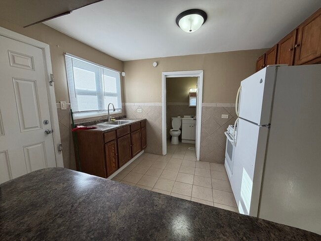 Photo - 16130 Justine St