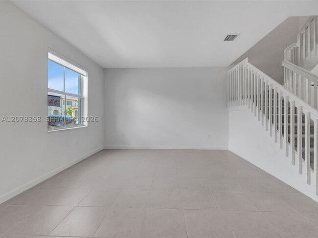 2574 SE 29th St