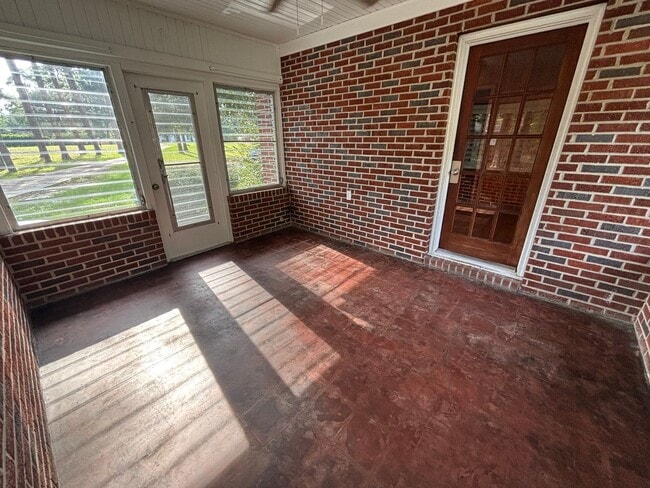 Photo - FOR RENT