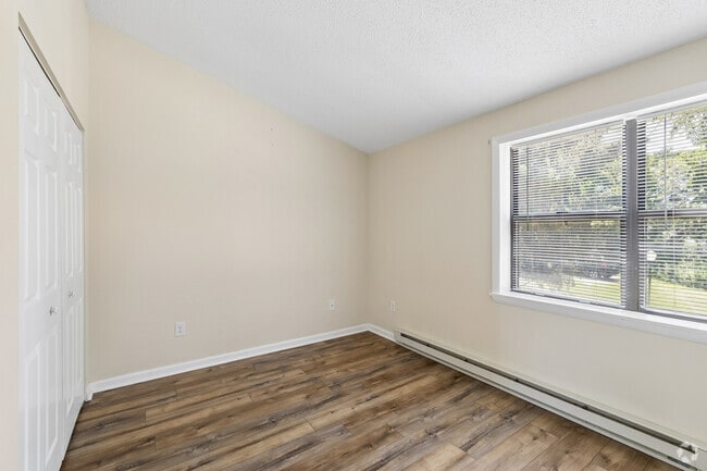 Aspen 2BR, 1BA - 850SF - Primary Bedroom