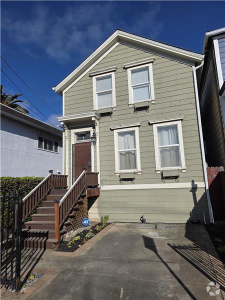 Building Photo - 828 Wood St Rental