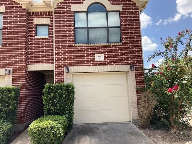 Building Photo - 5941 S Loop E Unit 705