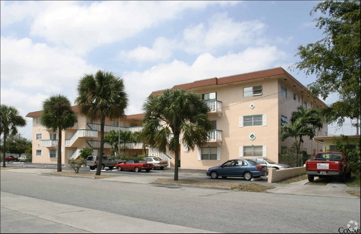 Hamilton Arms Apartments - Hamilton Arms Apartments