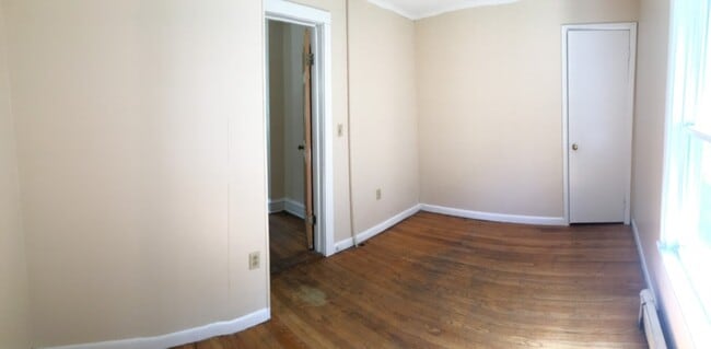 1st fl bdrm - 28 School St Casa