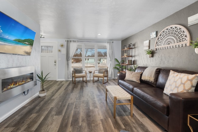 Photo - 444 S St Bernard Dr