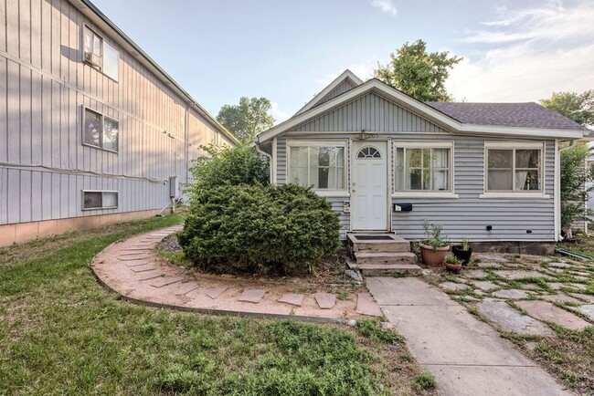 Building Photo - 205 N Sherwood St Unit 205 N Sherwood 2