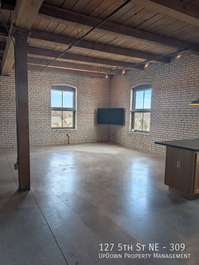 Photo - 127 5th St NE Unidad 309