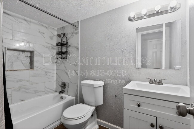 Building Photo - 14630 Edenglen Dr