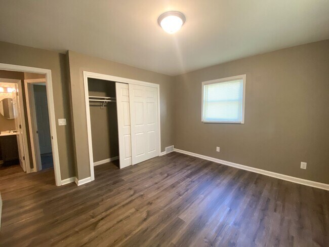 Photo - 5653 N 94th St Unit 5653 Lower