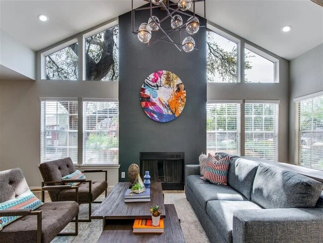 Building Photo - 7610 Cameron Rd Unit 1028