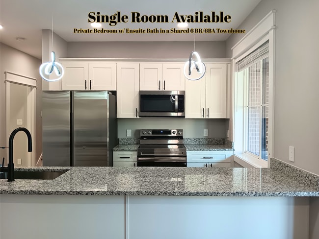 Building Photo - $1,499 Private Bedroom w/ Ensuite Bath in ... Rental
