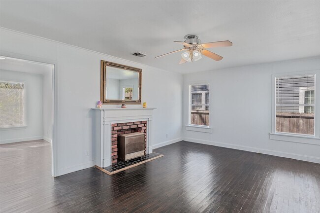 Photo - 219 E Slattery Blvd