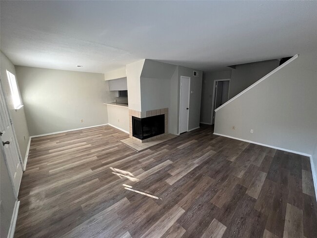 Building Photo - 8048 Sands Point Dr Unit C