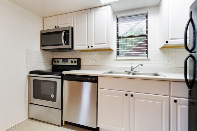 Photo - UT PRE-LEASE: 2 BR / 2 BA West Campus Condo - Walk to Campus - Newly Remodeled Kitchen