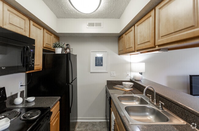 1BR, 1BA - 647 SF