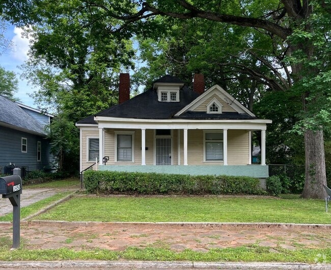 Building Photo - Spacious 3bd/2ba in Capitol View w/ Huge F... Rental