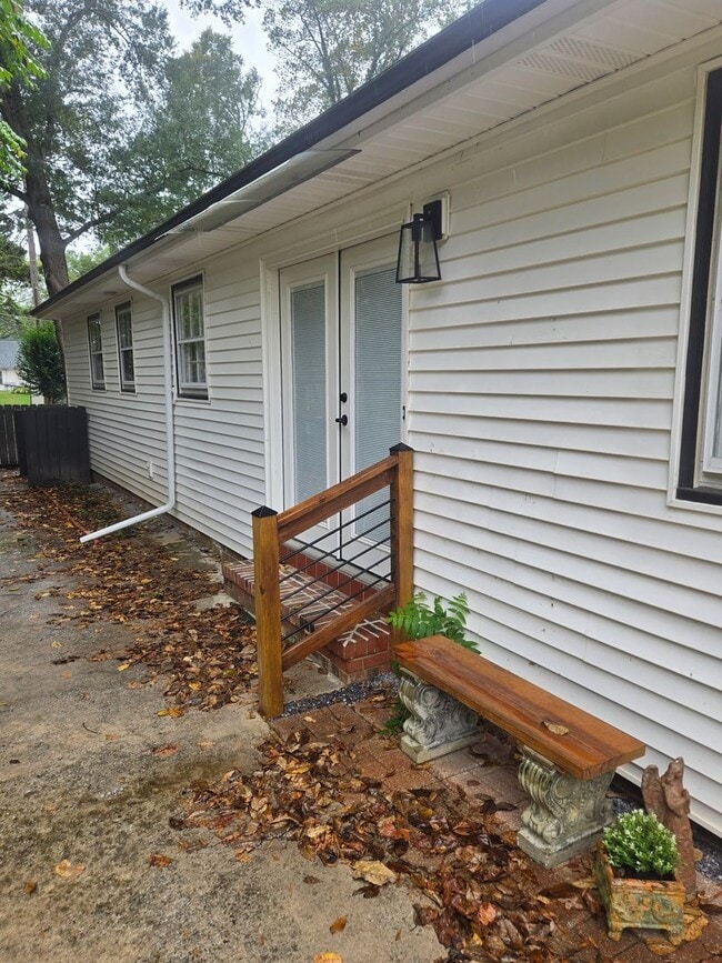 Photo - Lindley Park Rental!