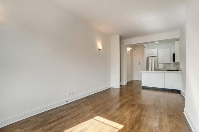 235 W 22nd St Unit 8J