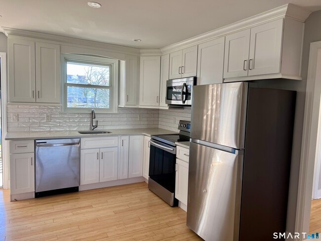 Building Photo - 7 Dale St Unit 2R