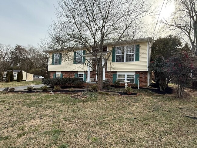 Photo - 220 Brampton Rd