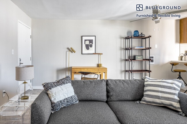 Photo - 615 S Catalina Ave Unidad FL2-ID398