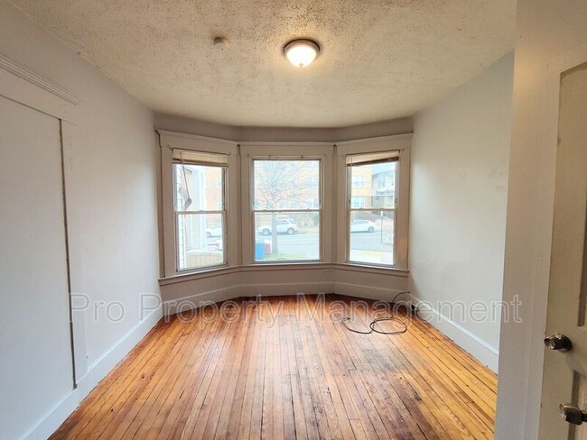 Photo - 1644 Chapel St