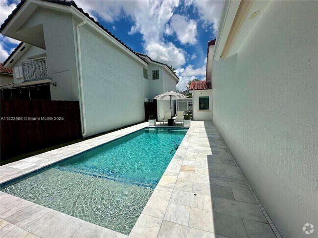 Building Photo - 5020 SW 154th Ave Rental