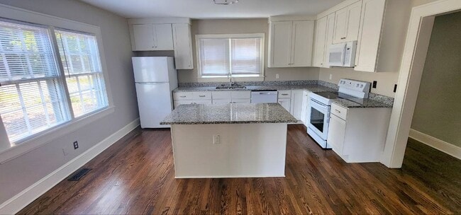 Photo - 402 W Academy St