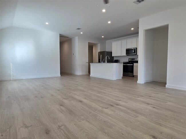 Building Photo - 7826 Calabria Dr