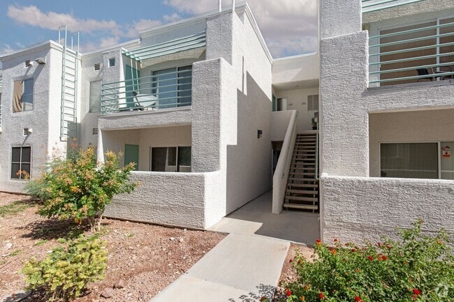 Building Photo - New paint and carpet in 2nd floor unit in ... Rental