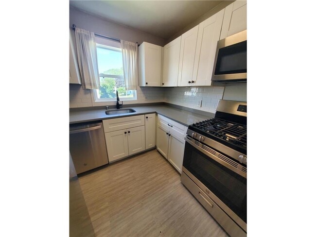Photo - 1408 Lake St NE