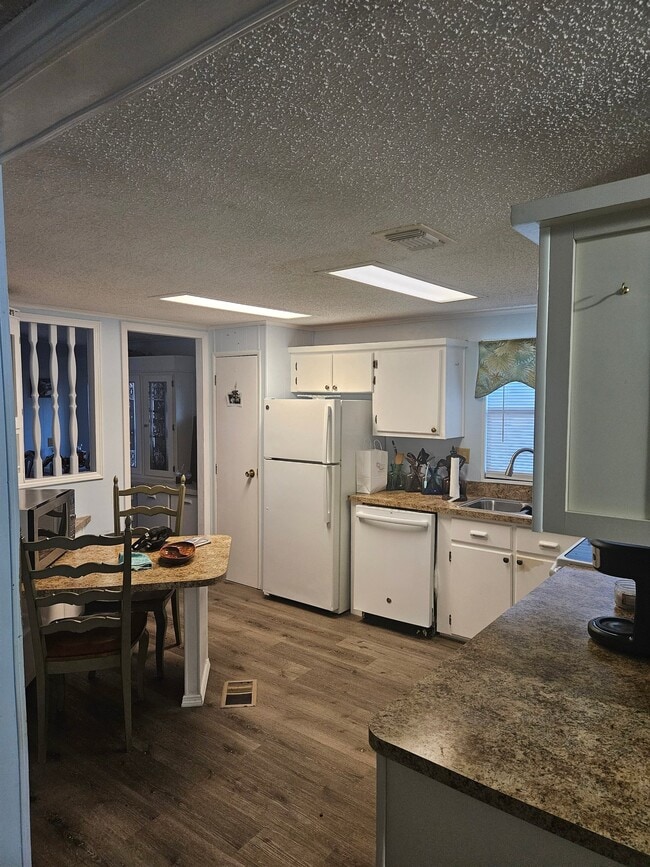 Photo - 3908 Lemonwood Dr N