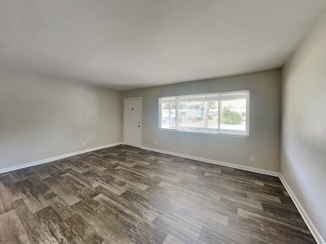 Photo - 5835 Norde Dr W