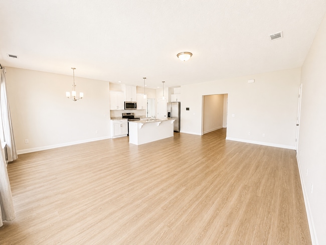 Photo - 16 Forman Wy SE