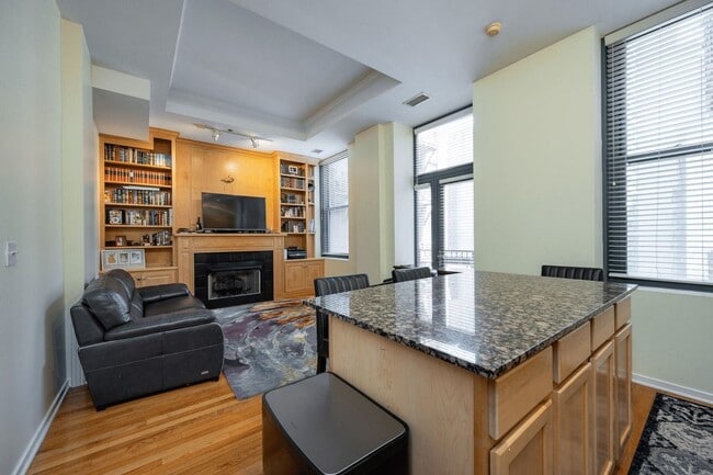 Photo - 208 W Washington St