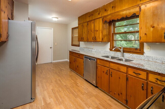 Photo - 2004 Rosewood Dr NW