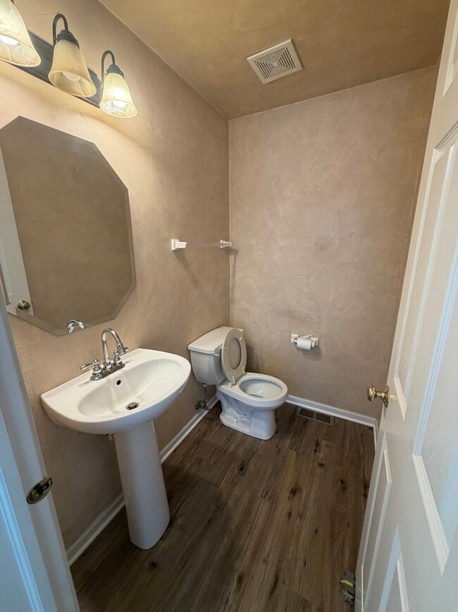 Photo - 2503 Oak Tree Ln