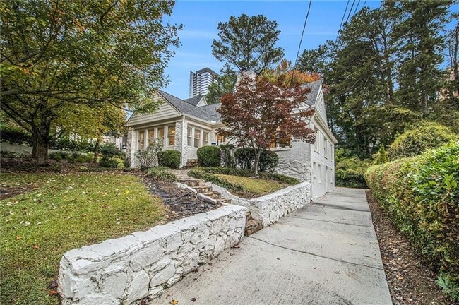 Photo - 942 Eulalia Rd NE