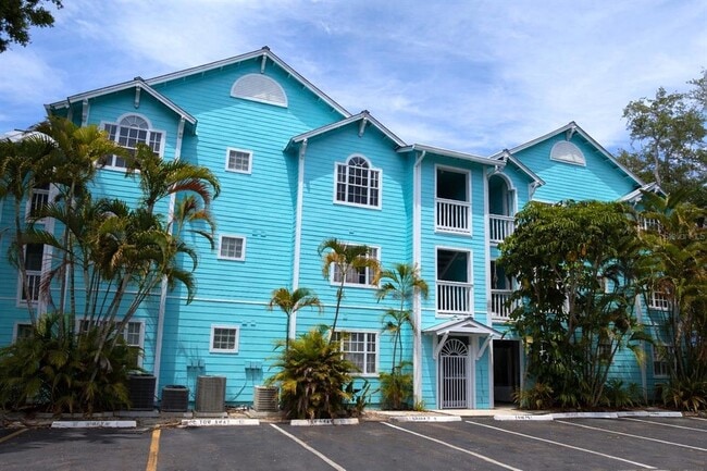 Building Photo - 3002 W Cleveland St Unit E10